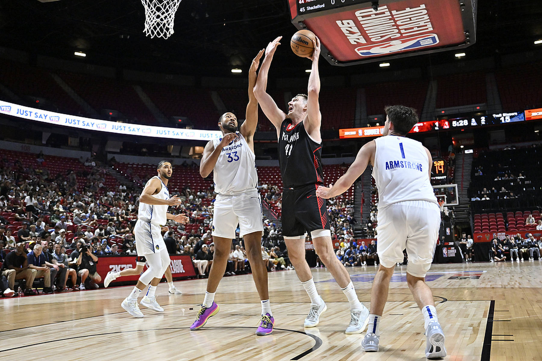 威尼斯人网址 -NBA常规赛今晨再迎强敌，国际米兰止住颓势，主帅态度——气氛紧张，轮换策略成焦点的简单介绍