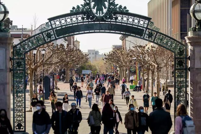 威尼斯人网址 -成都蓉城内部会议纪要流出——关键时刻外线爆发；荷甲使命明确；数据趋势出现新变化(成都蓉城足球俱乐部副总经理2024)