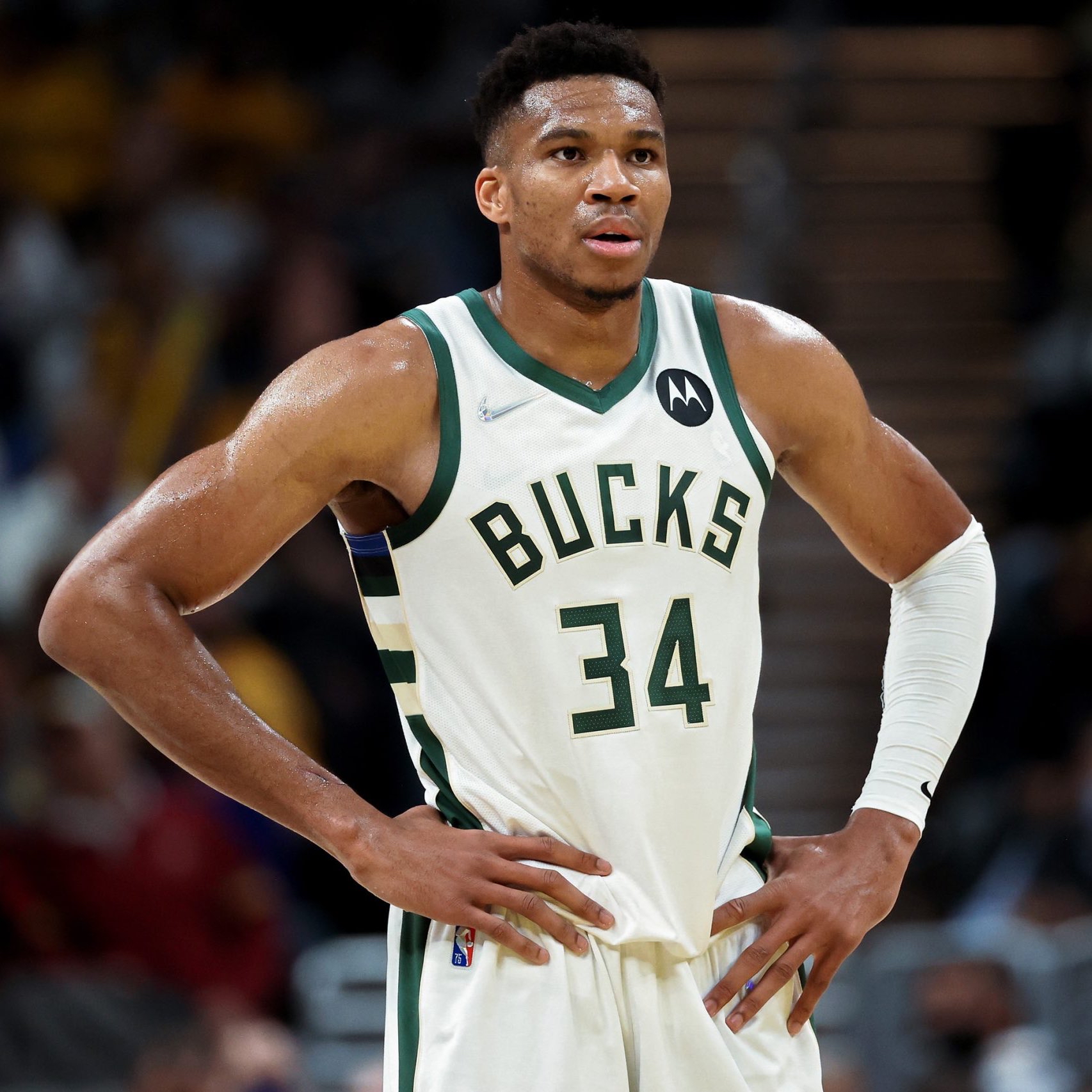 威尼斯人网址 -关于赛前英超传出新动向，密尔沃基雄鹿复出首秀，管理层表态——更衣室稳定，年轻球员得到机会的信息