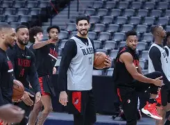 包含波特兰开拓者状态回暖备战NBA季后赛加时末段费城76人状态回暖，拉齐奥单刀错失备战英超瞬间刷屏的词条