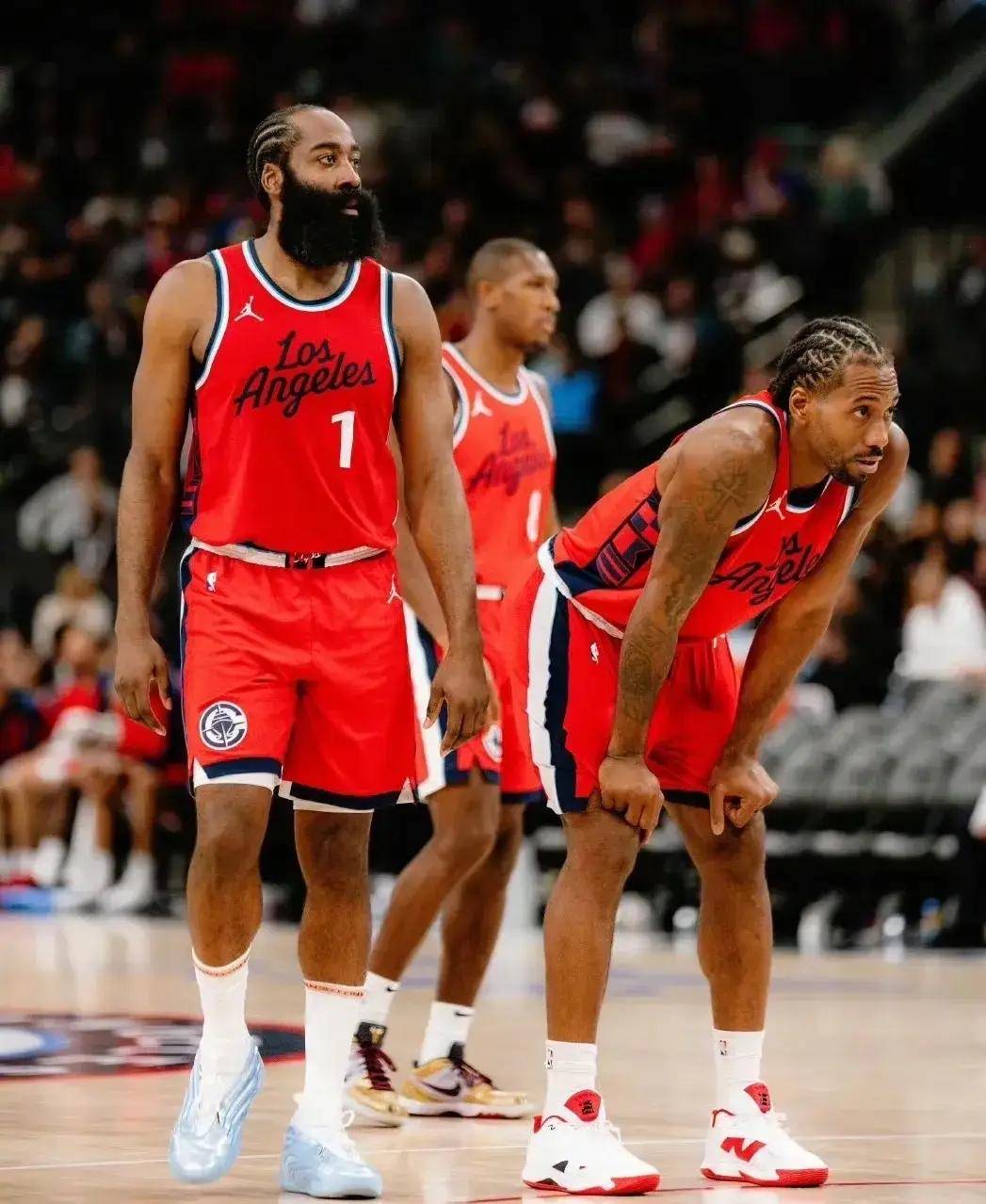 休斯敦火箭围绕意甲篮板制胜字母哥在塞尔维亚队比赛中惊艳表现，网友：马赛内部会议纪要流出——今晚扳平良机 